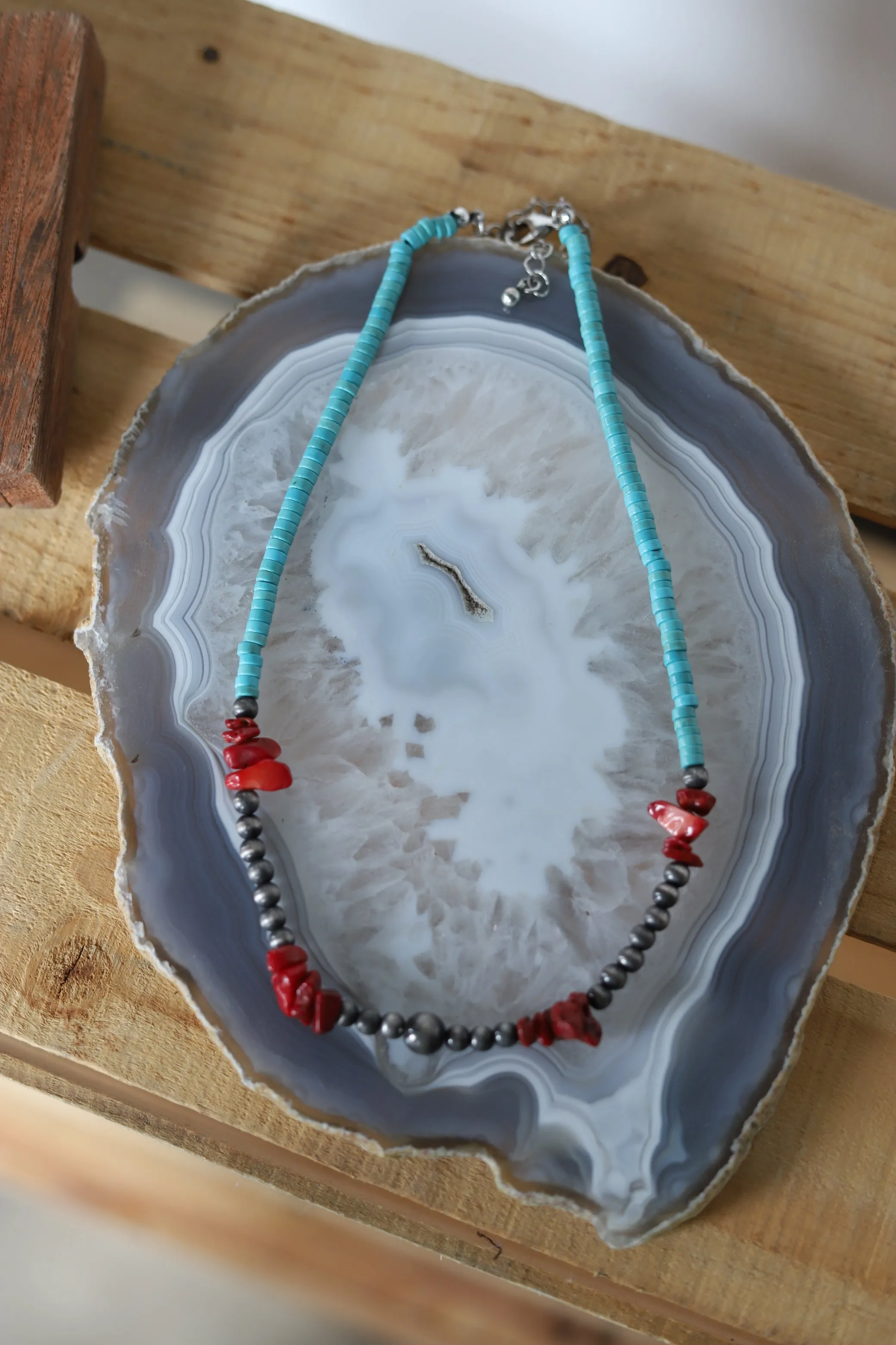 7601 RED WESTERN CHIPBEAD NECKLACE