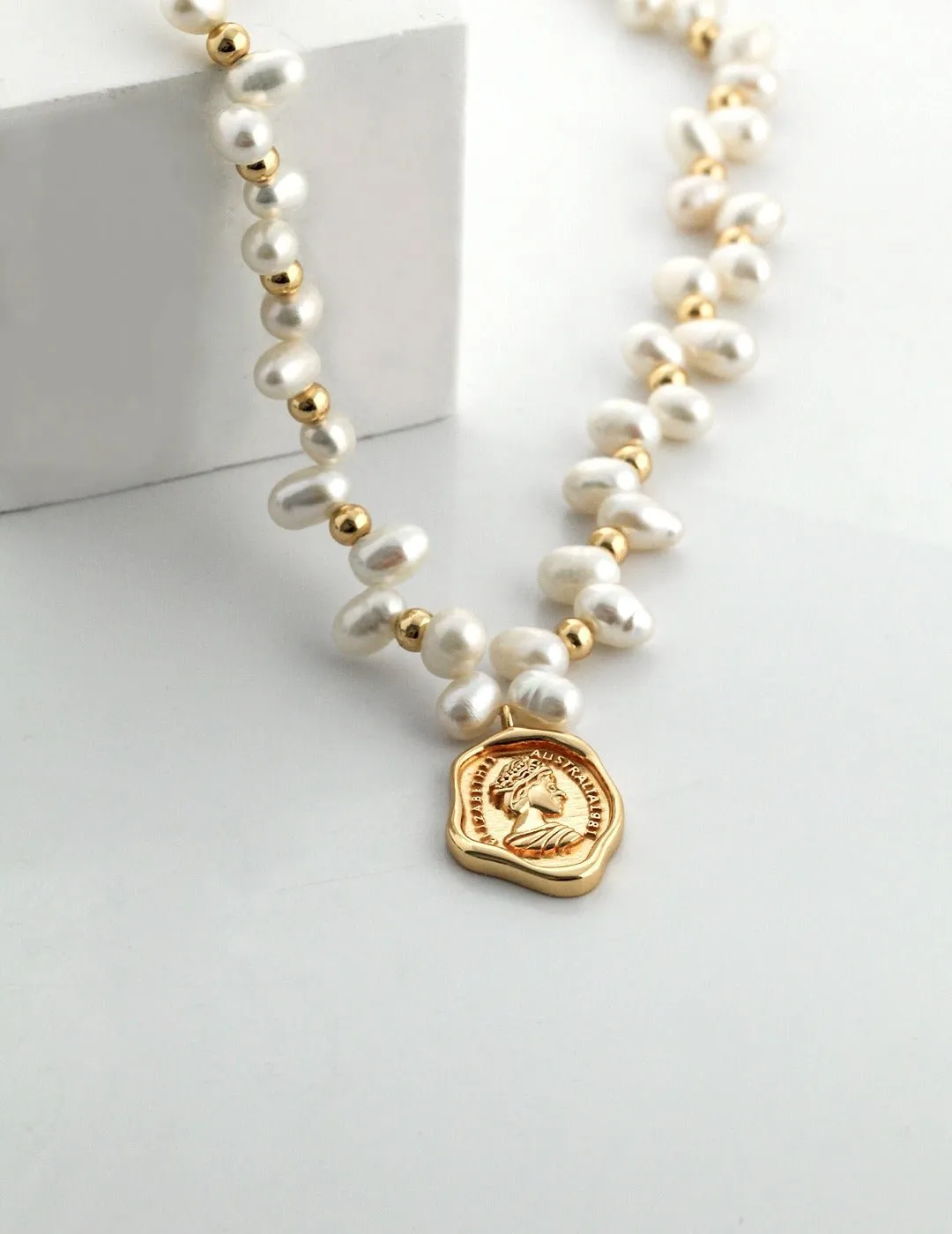 Natural Pearl Queen Engraved Pendants Necklaces