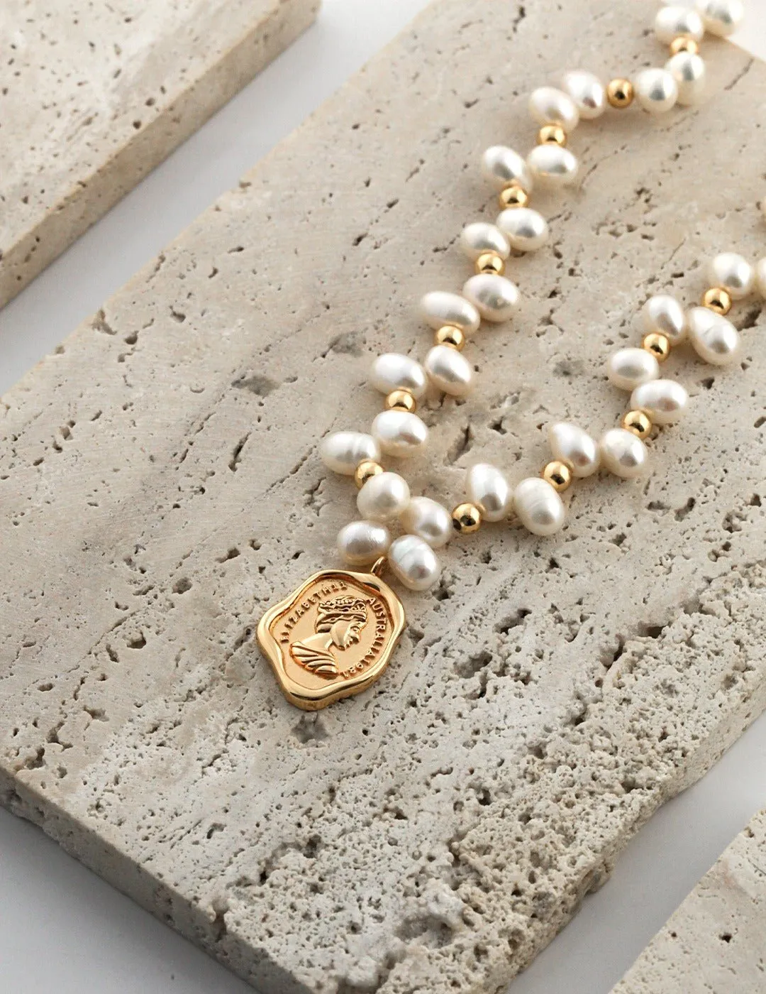 Natural Pearl Queen Engraved Pendants Necklaces